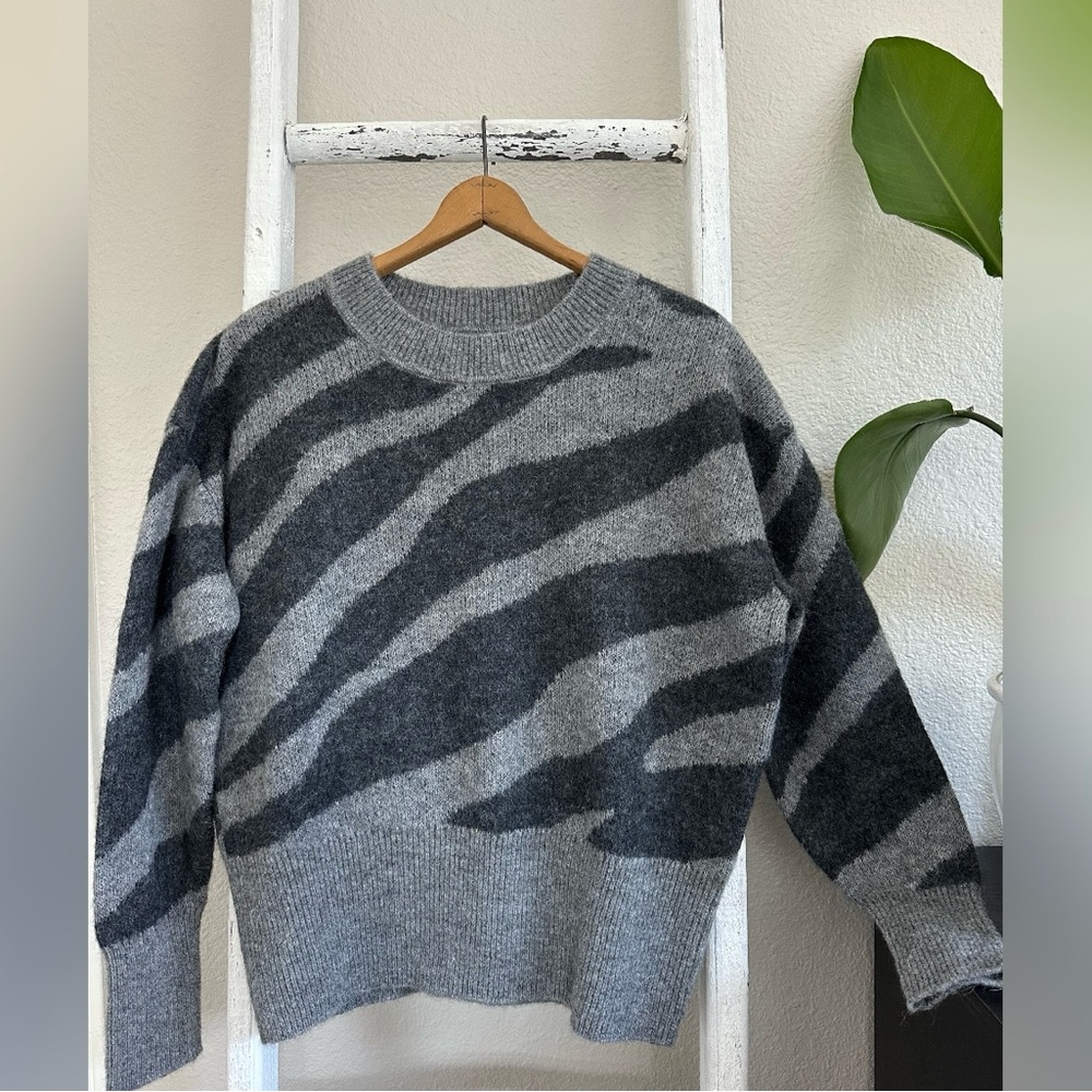 Banana Republic Gray & Black Alpaca Blend Crew Neck Zebra Print Pullover Sweater